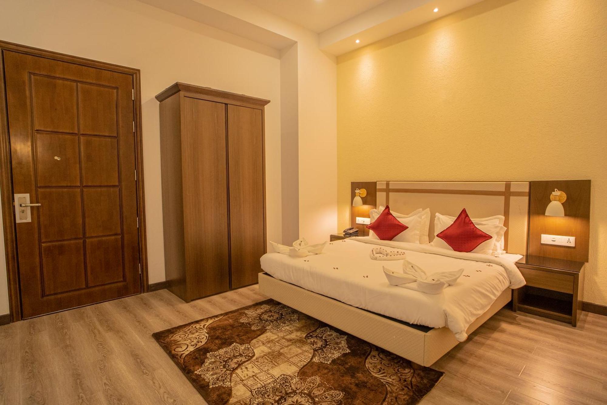 Dhauladhar Heights Resort Dharamshala Esterno foto